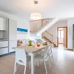 Apartment 3 Bedroom Gorgeous In Albarella Ro