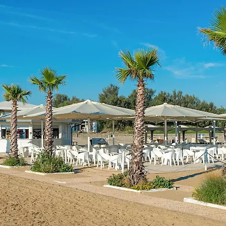 3 Bedroom Gorgeous In Albarella Ro *
