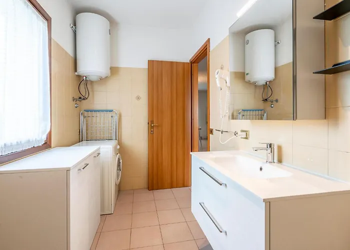 3 Bedroom Gorgeous In Albarella Ro *
