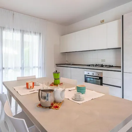 3 Bedroom Gorgeous In Albarella Ro