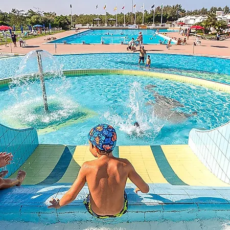 3 Bedroom Gorgeous In Albarella Ro Διαμέρισμα