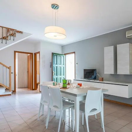 3 Bedroom Gorgeous In Albarella Ro Apartament *