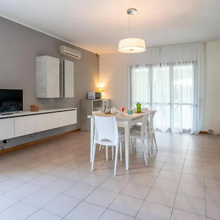 3 Bedroom Gorgeous In Albarella Ro *