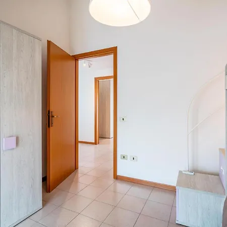 Apartament 3 Bedroom Gorgeous In Albarella Ro